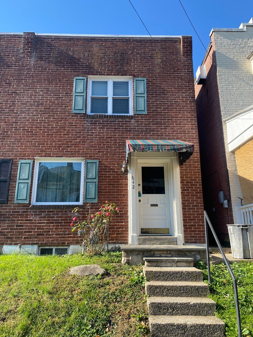 LANCASTER House: 642 N. MARY STREET