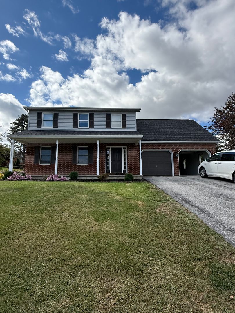 Chambersburg House: 1560 Buttercup Drive