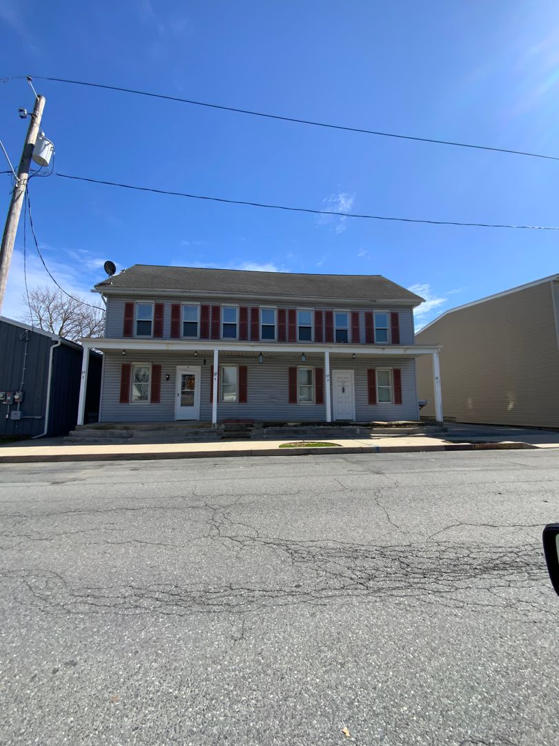 MANHEIM Apartment: 37 RAILROAD AVENUE