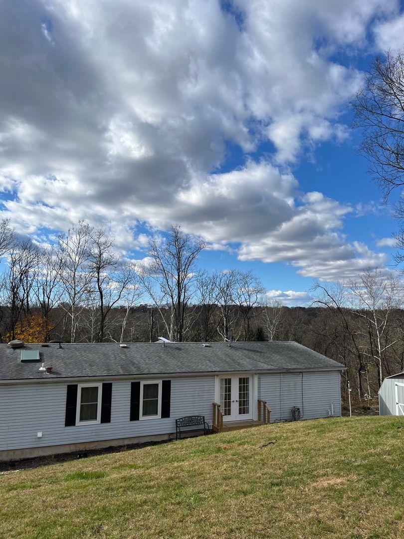 HUMMLESTOWN House: 48 S . HOERNERSTOWN RD