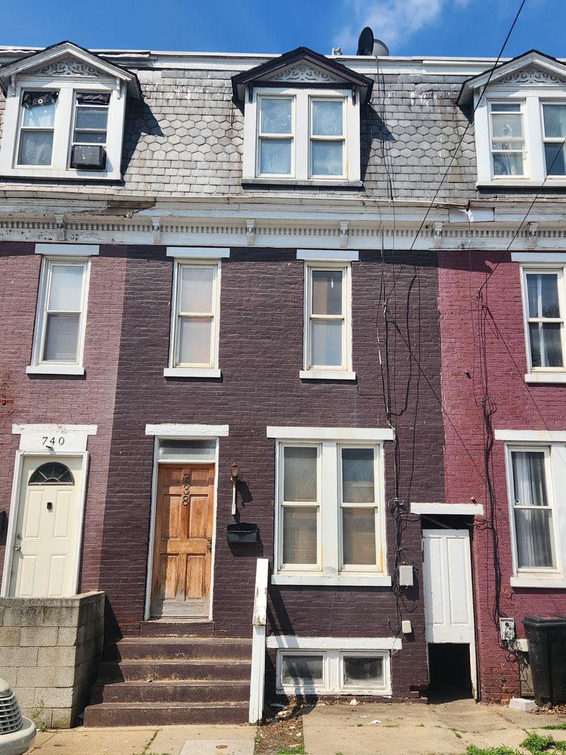 YORK House: 738 CLEVELAND AVENUE