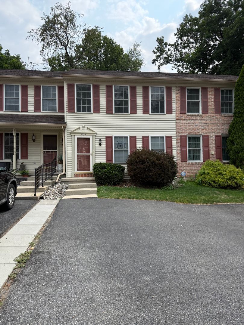 ELIZABETHTOWN House: 809 ROCKWOOD DR