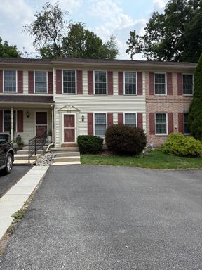 809 ROCKWOOD DR ELIZABETHTOWN, PA 17022