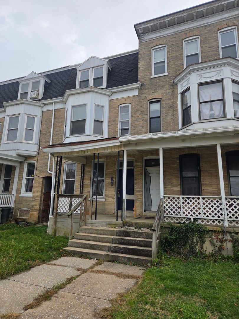 YORK House: 246 W. JACKSON STREET