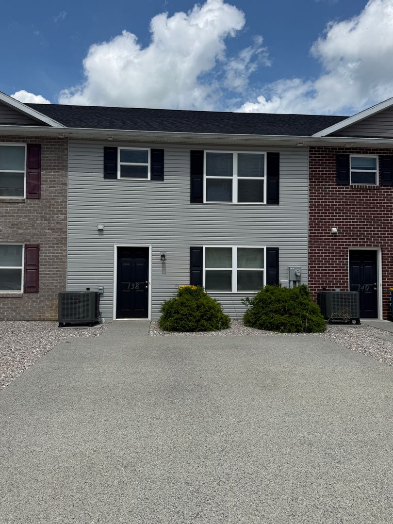 CHAMBERSBURG Townhome: 138 DELANO DRIVE
