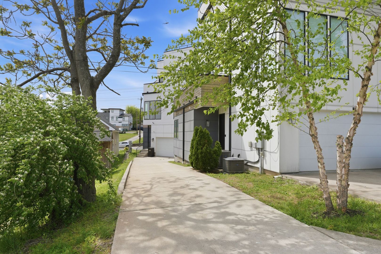 Nashville House: 502-A Dr. DB Todd Blvd.