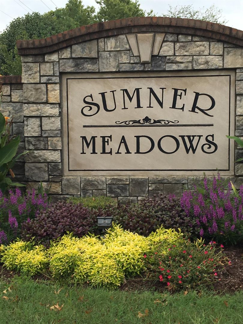 Hendersonville House: 111 Sumner Meadows Lane