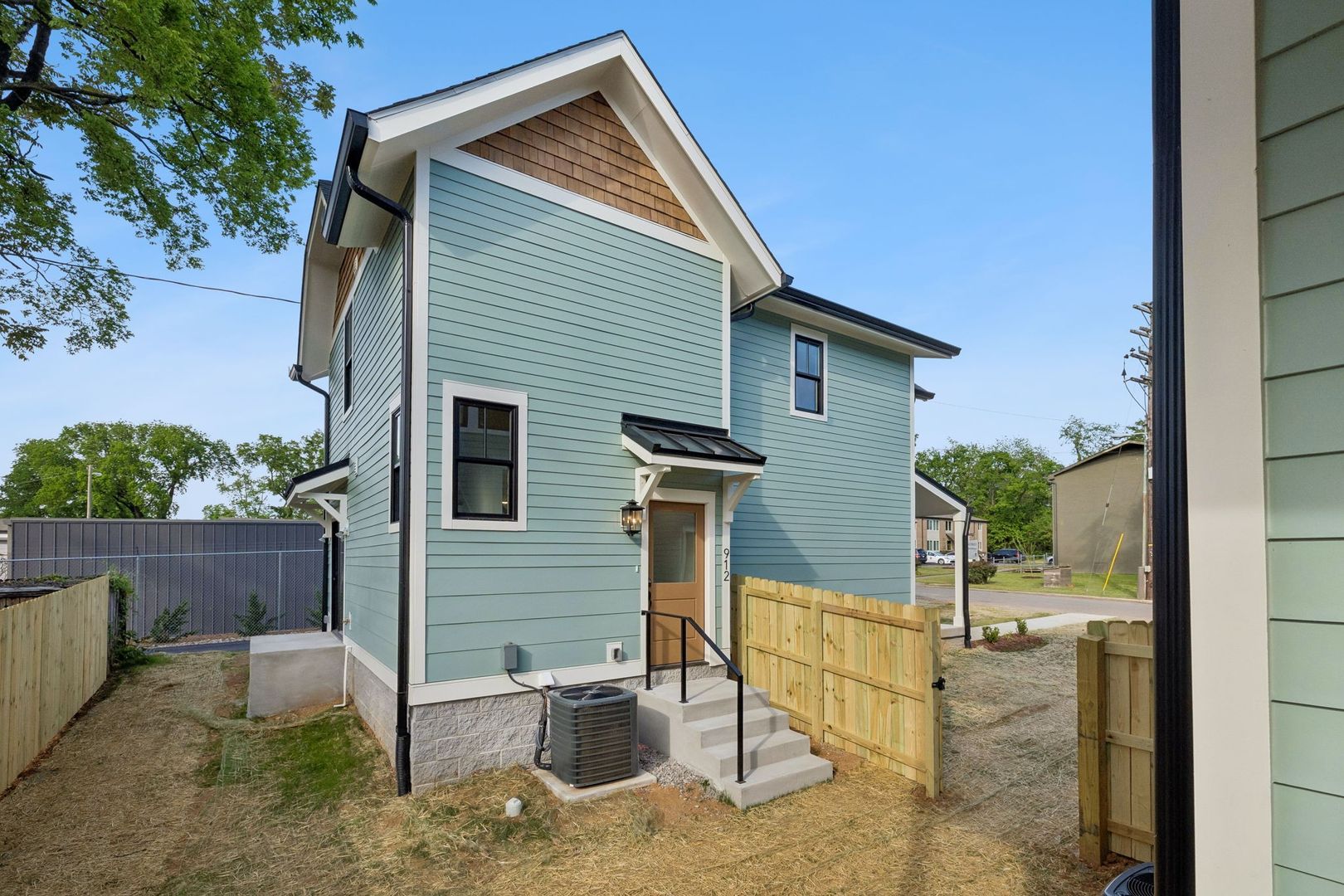Nashville House: 912 n 12th st