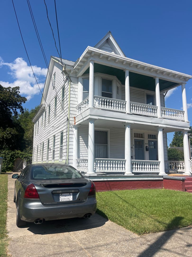 Portsmouth Apartment: 246 Hatton St.
