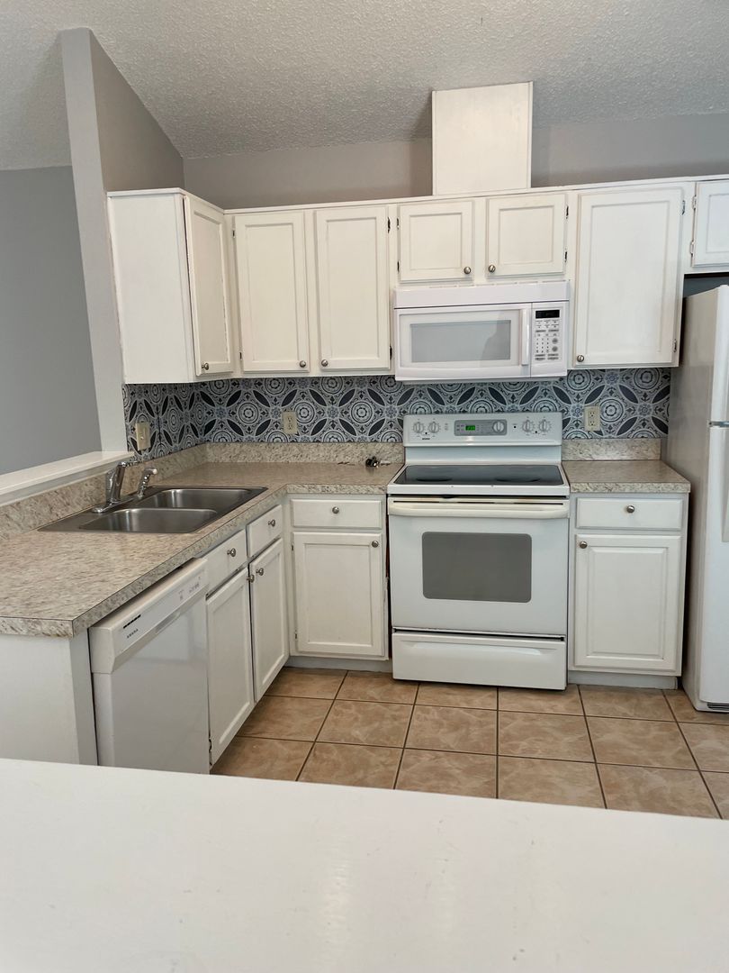 Apopka House: 3000 Weymouth Ct