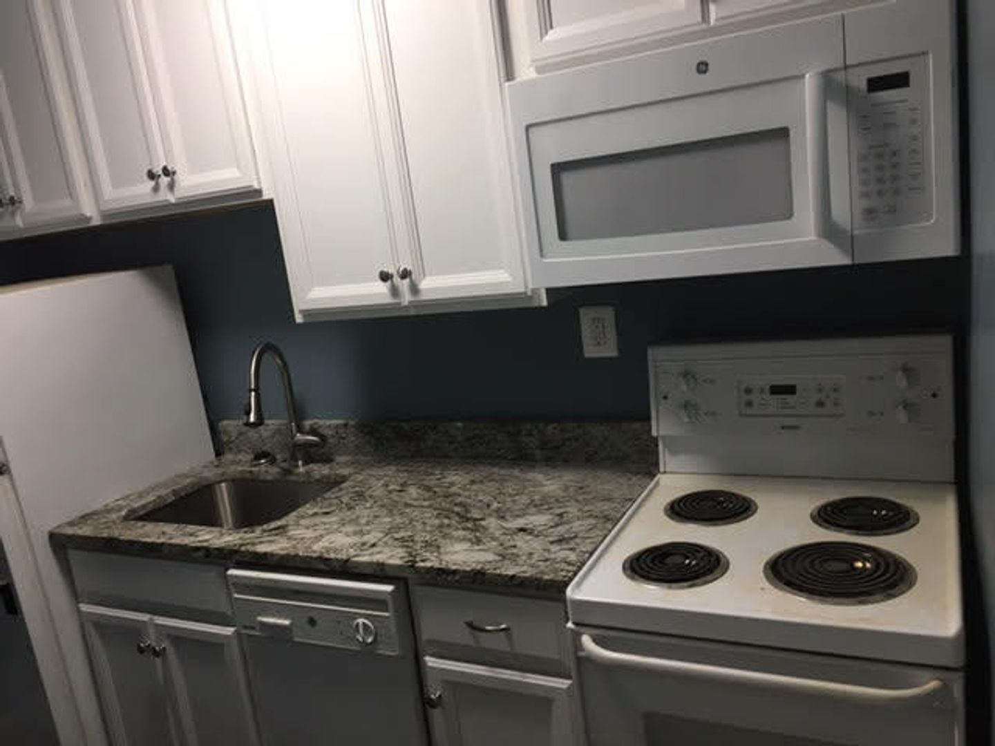 Baltimore Apartment: 1118 Saint Paul Street