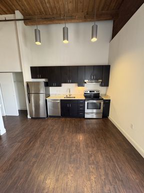 Gorgeous Mt Vernon/Downtown Studio with AC, W/D and more! Available now – photo 1