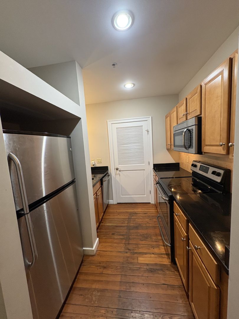 Baltimore Apartment: 125 W. Saratoga St