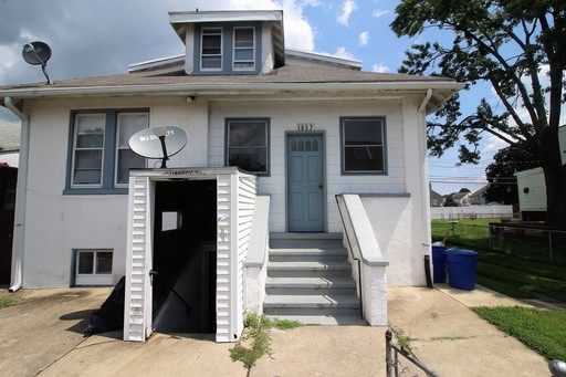 Nice Updated 1BR+Den/1BA Dundalk Apt w/ W/D in bldg! Available 9/15