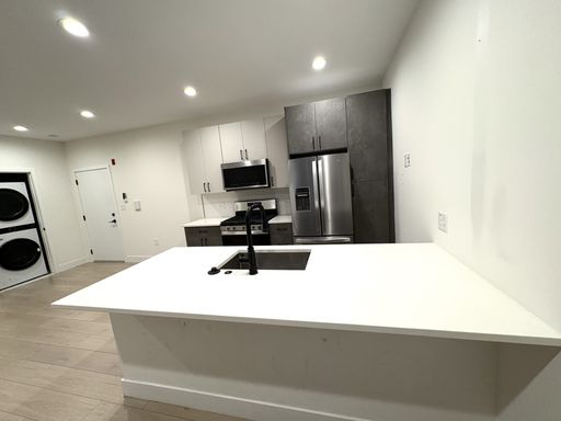 Lovely Canton 2bd/2ba apartment with Laundry in unit. Available now – photo 1
