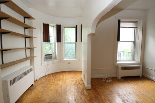 Charming Mt Vernon Studio Close to MICA w/ W/D access! Available 9/15! – photo 1