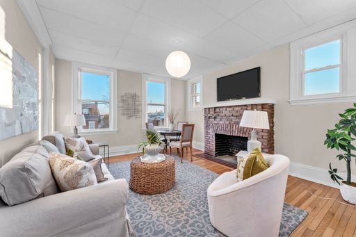 Lovely JHU Homewood 4bd/2ba Apt with CAC, W/D, DW and more ! Available now