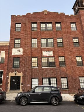 Gorgeous & Spacious Canton 2bd/1ba Apt with water view laundry in unit, A/C and more! Available now – photo 1