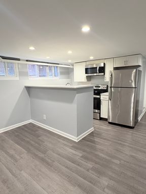 Super Spacious Charles Village 1bd plus Den with A/C, W/D and more! Available now! – photo 1