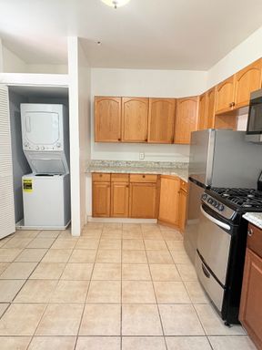 Nicely Updated Charles Village 1bd/1ba with W/D, AC, Balcony and more! Available now – photo 1