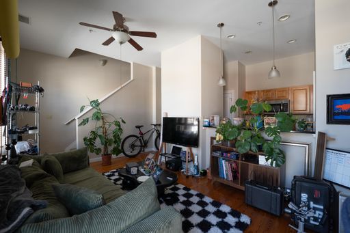 Very Nice Downtown 1bd/1.5ba Apt with CAC, Private Balcony, W/D and more! Available 10/15 – photo 1