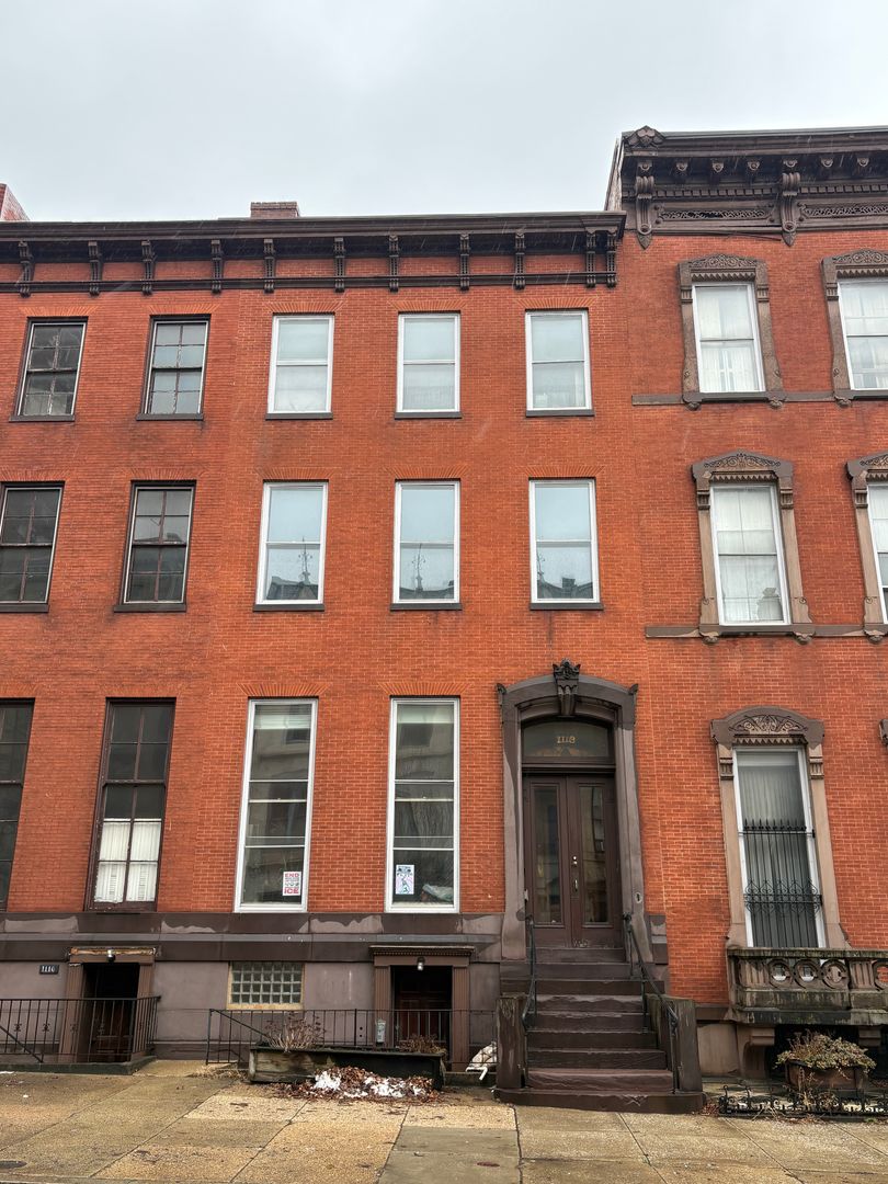 Baltimore Apartment: 1118 Saint Paul Street