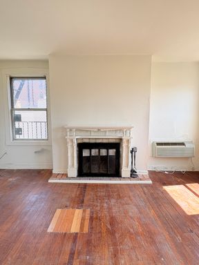Spacious Mt Vernon 1bd/1ba with A/C, W/D in Bldg and more! Available now – photo 1