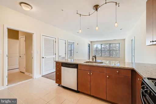 2027/2028 Off Campus Deluxe 2bd/2ba Charles Village condo w/ CAC & W/D in unit! Available 6/9/27 – photo 1