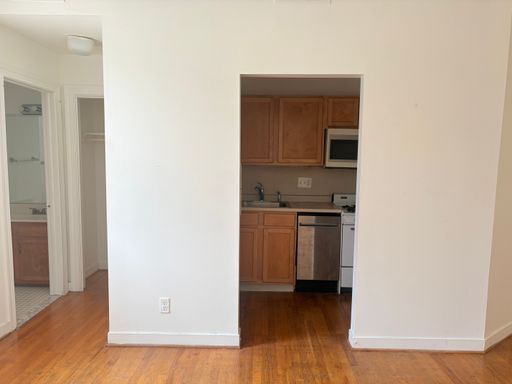 Nice Mt Vernon Studio with CAC, W/D in Bldg and more! Available now – photo 1
