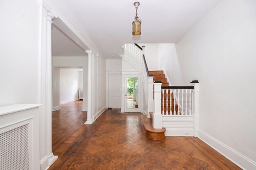 2027! Off Campus Charles Village 4bd/1ba Home with W/D, HW and more! – photo 1