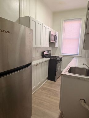 Very Nice Charles Village 3bd/1ba Apt with Balcony, W/D, A/C and more! Available now – photo 1