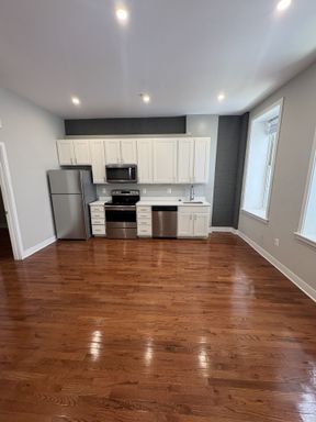 Stunning Downtown 1bd/1ba with CAC, W/D and more! Available now – photo 1