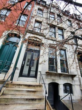 Mt Vernon Studio with High Ceilings & W/D in building! Available 10/15 – photo 1