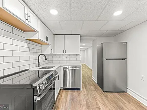 Lovely Charles Village 2bd/1ba with A/C, W/D and Updates galore! Available now – photo 1