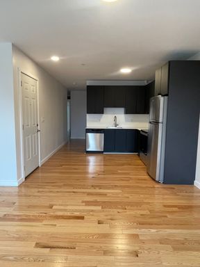 Stunning Charles Village 2bd/2ba with A/C, W/D, DW and more! Available now – photo 1