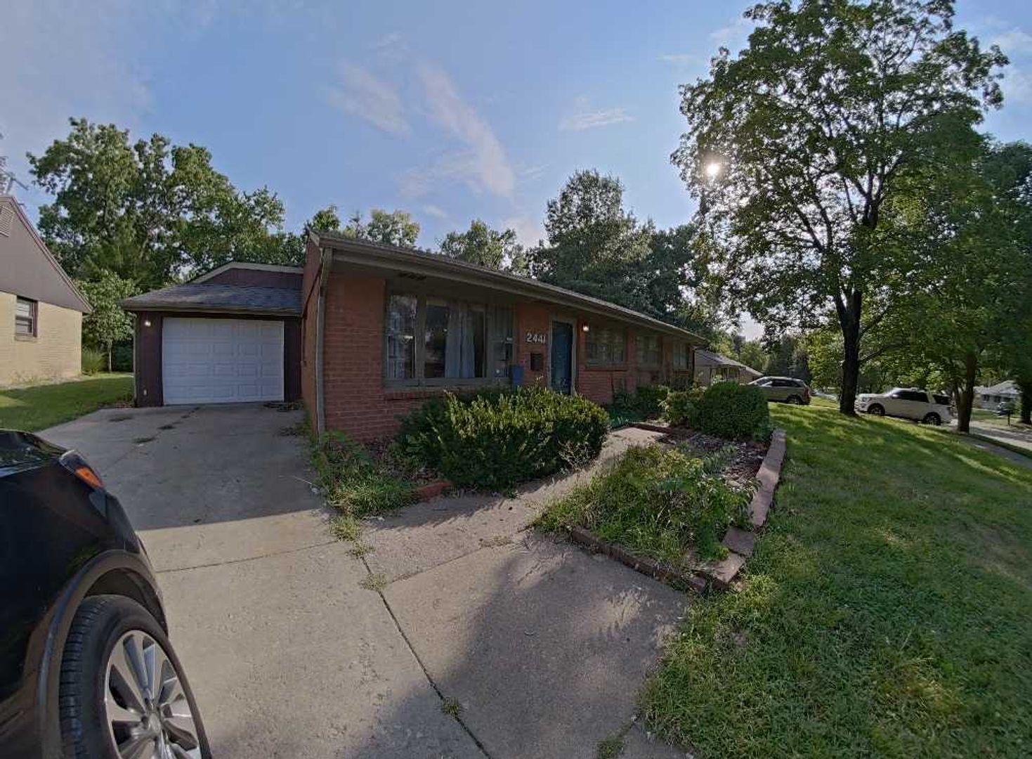 Manhattan House: 2441 Hobbs Dr