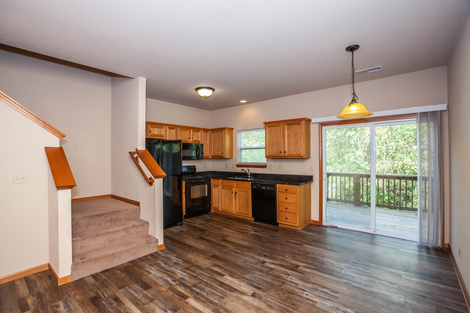 Manhattan House: 624 Oakbrook Pl