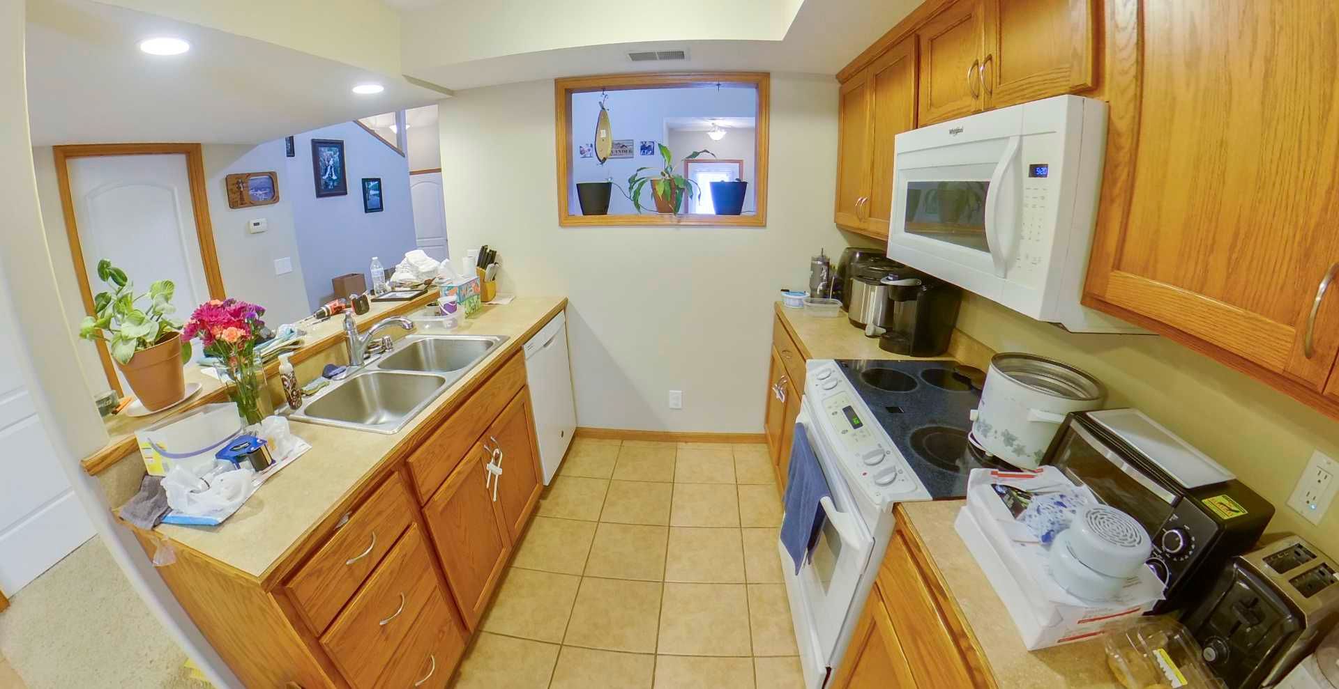 Manhattan House: 2706 Buttonwood Dr