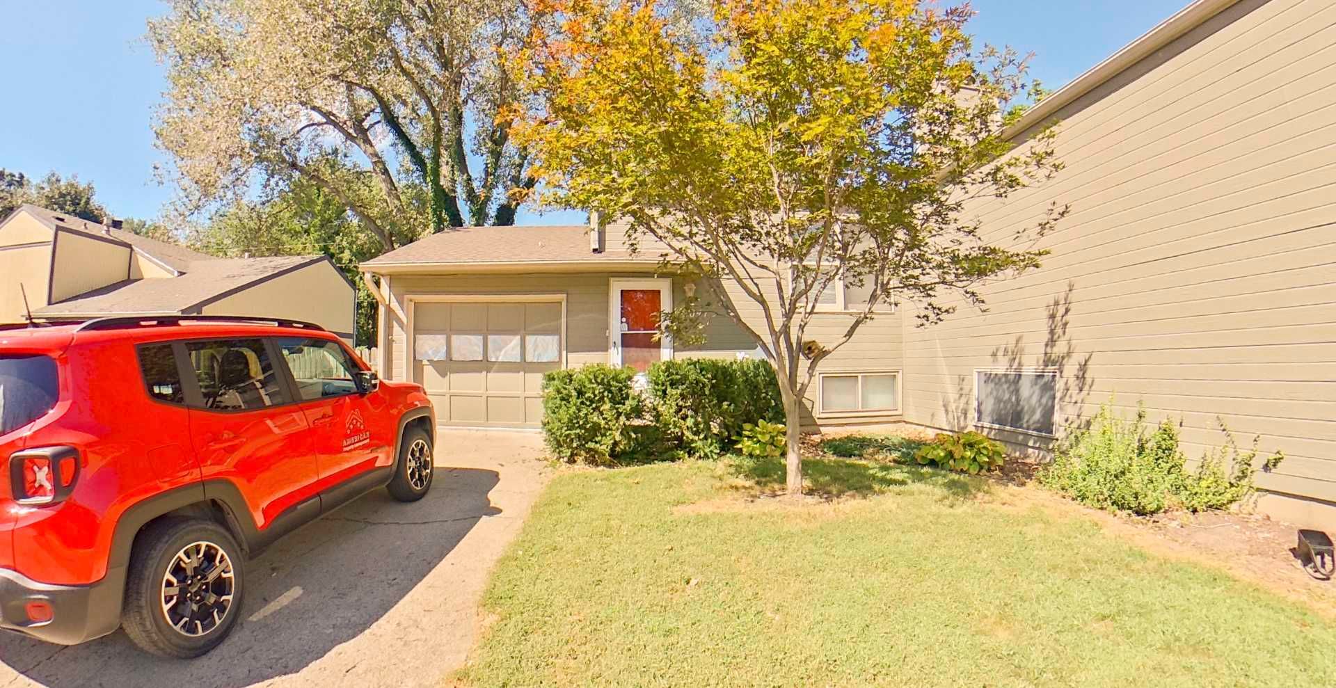 Manhattan House: 2041 Shirley Ln