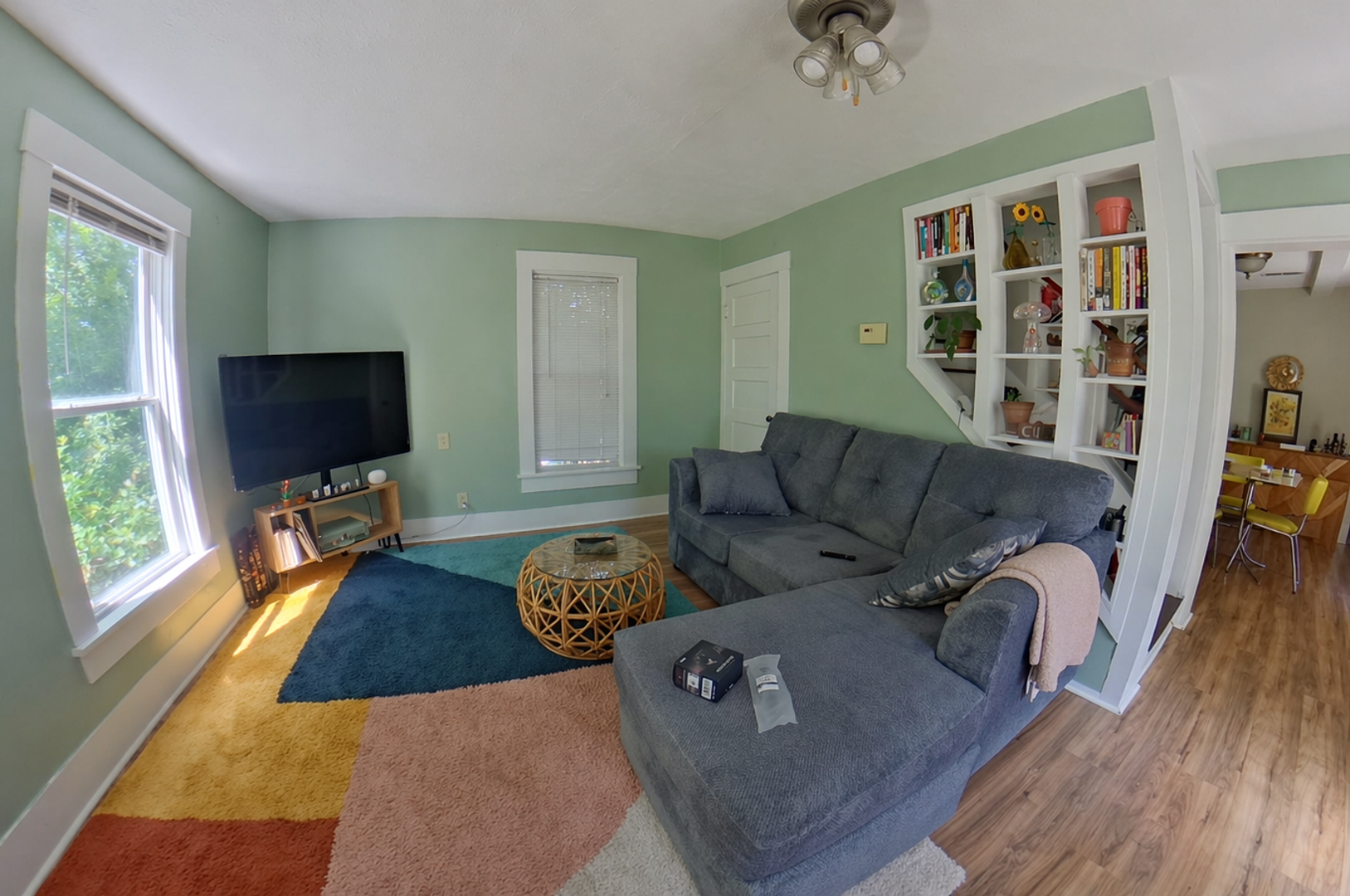 Manhattan House: 1318 Houston St