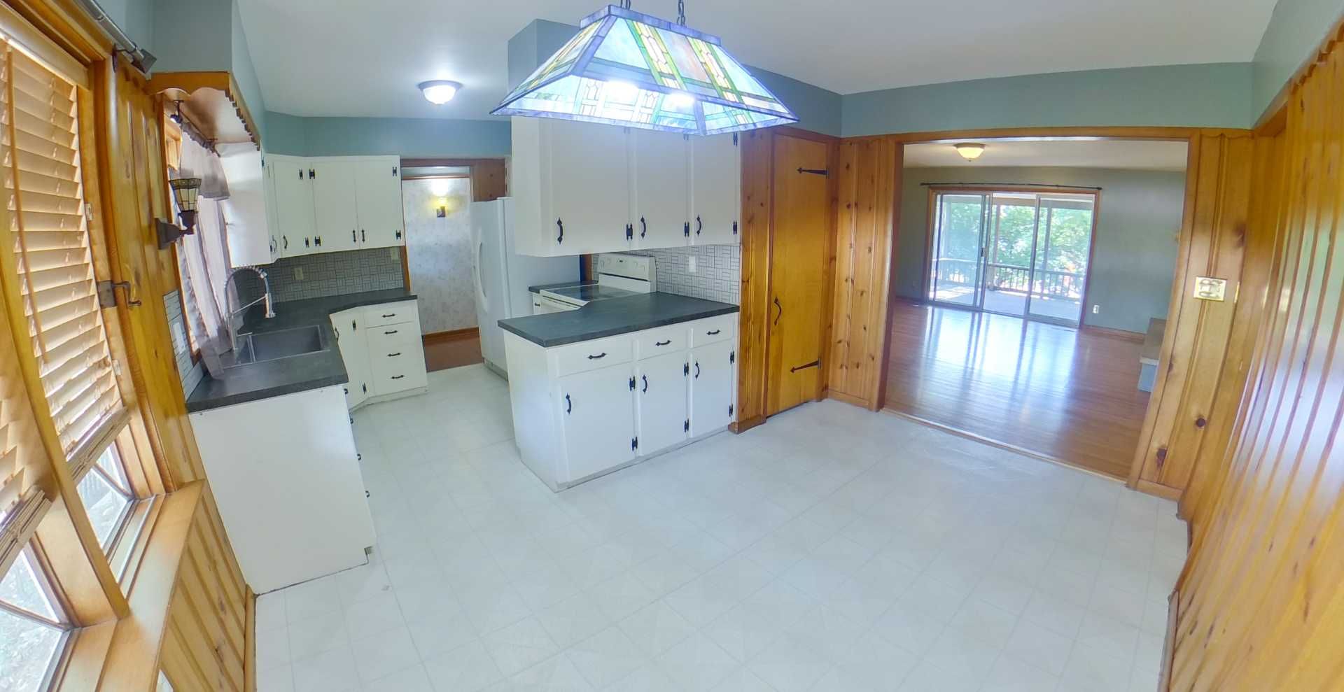 Manhattan House: 711 Canfield