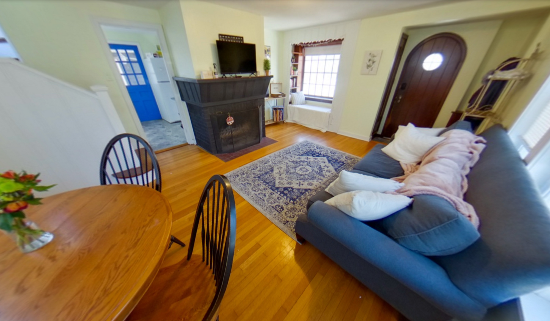 Manhattan House: 815 Bertrand St