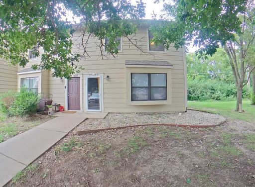 Beautiful Town Home + Patio + Easy Highway Access to Seth Child Ave + Washer & Dryer Included! Available September 4th! – photo 1