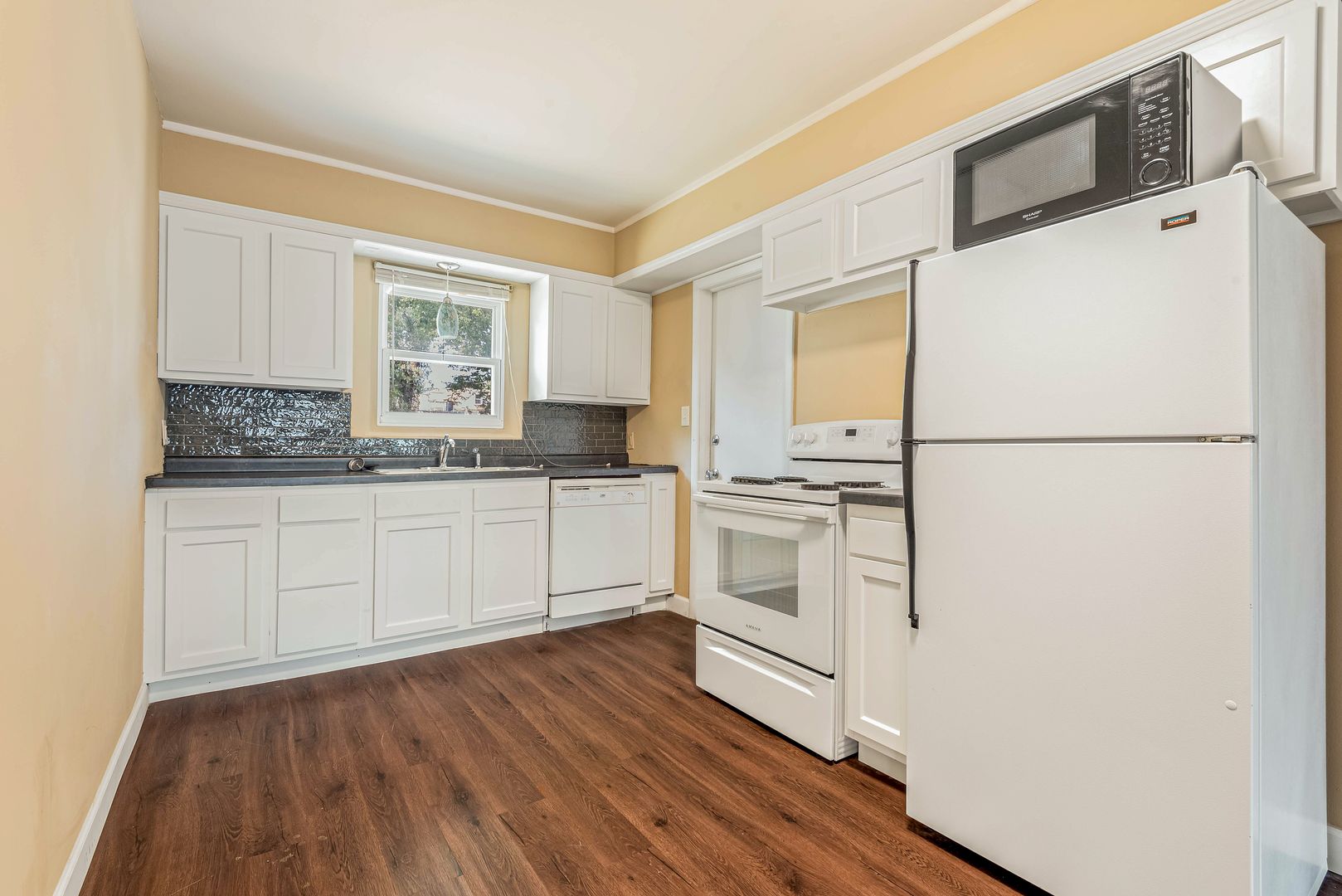 Manhattan Apartment: 405 N 10th St.