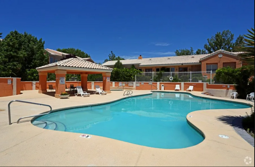 Junior 1 Bedroom/1 Bathroom Unit Available – photo 1