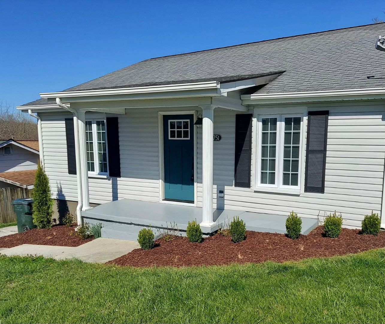 Bristol House: 2751 Everett Street