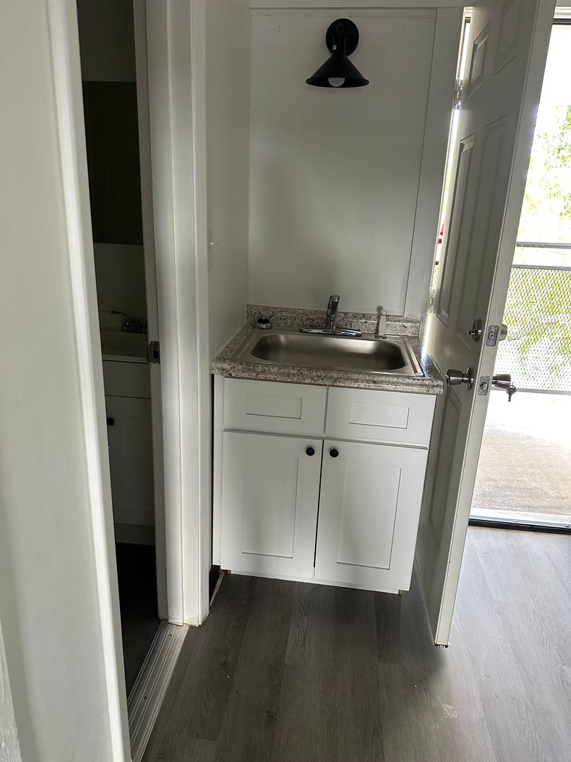 BRISTOL Apartment: 15589 LEE HIGHWAY