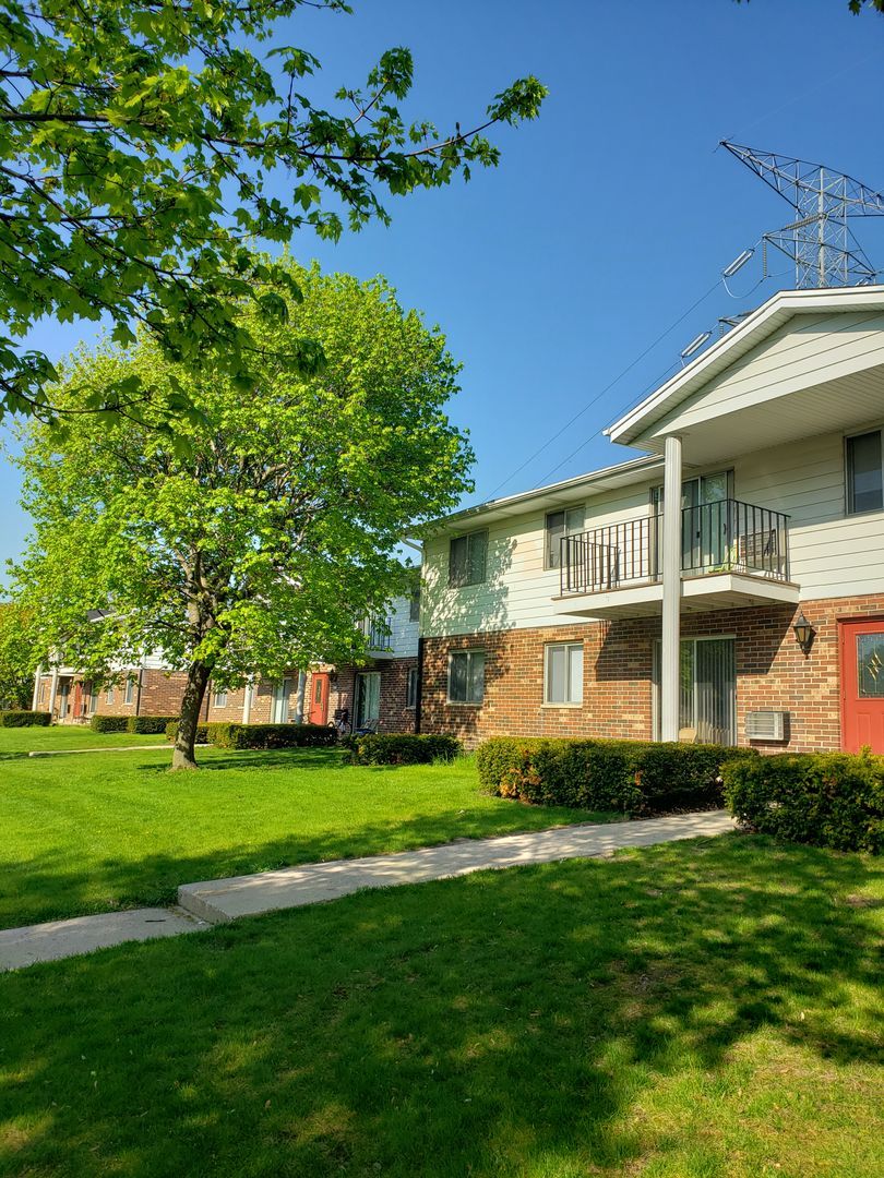 Waukesha Apartment: 1222-1226 Fleetfoot Drive