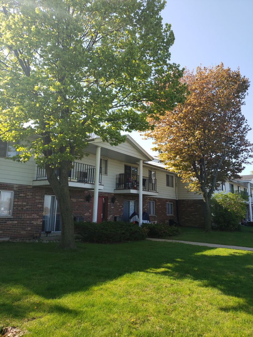 Waukesha Apartment: 1311-1315 Fleetfoot Drive