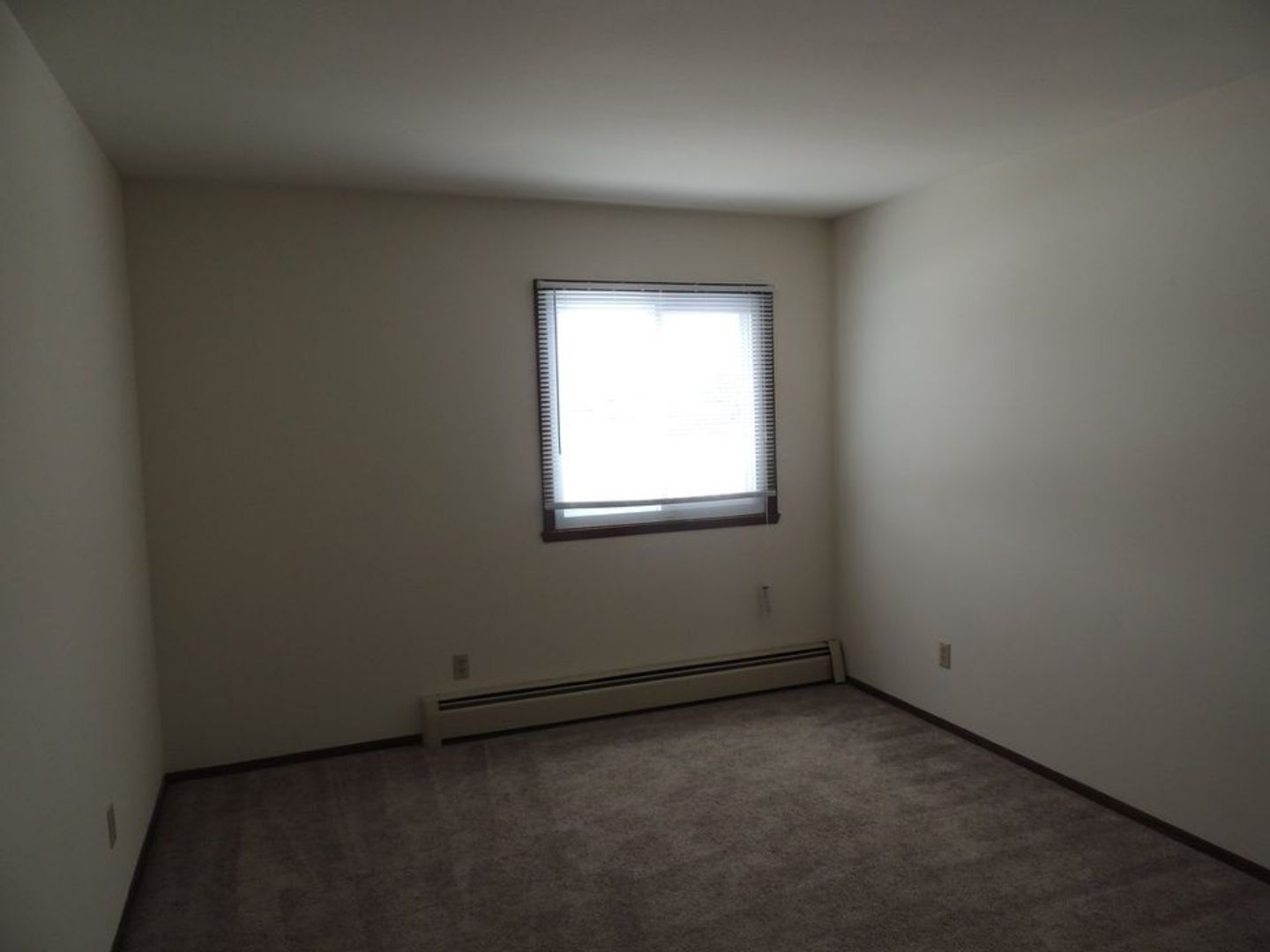Wales Apartment: 426 N. Oak Crest Drive
